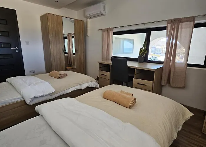 Soulnest Light Bedroom And Shared Bathroom בית אירוח