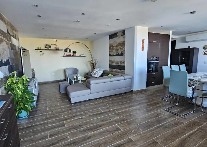 Soulnest Light Bedroom And Shared Bathroom * Qbajjar