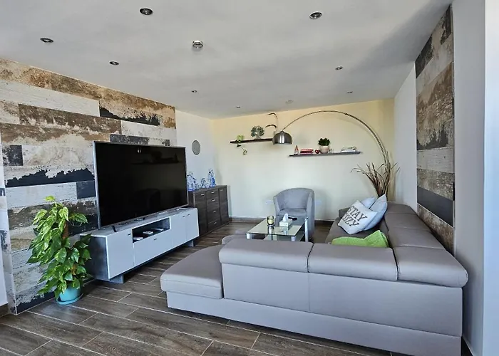 Soulnest Light Bedroom And Shared Bathroom *