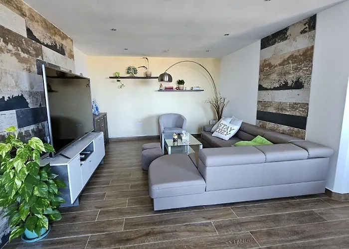 בית אירוח Soulnest Light Bedroom And Shared Bathroom Qbajjar