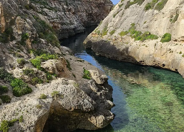 Soulnest Light Bedroom And Shared Bathroom בית אירוח Qbajjar