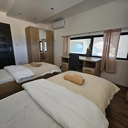Soulnest Light Bedroom And Shared Bathroom Pansiyon