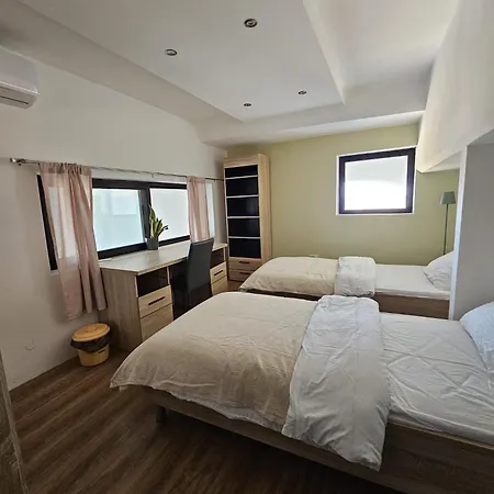 Privatunterkunft Soulnest Light Bedroom And Shared Bathroom Qbajjar