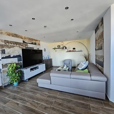 Soulnest Light Bedroom And Shared Bathroom *