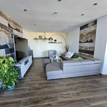 Privatunterkunft Soulnest Light Bedroom And Shared Bathroom Qbajjar