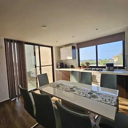 Soulnest Light Bedroom And Shared Bathroom *