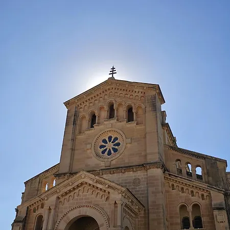 Soulnest Light Bedroom And Shared Bathroom