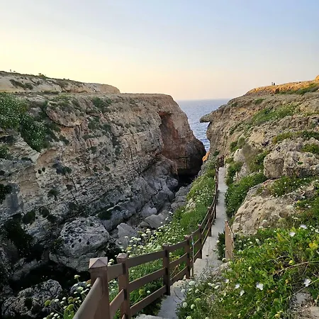 Soulnest Light Bedroom And Shared Bathroom Qbajjar