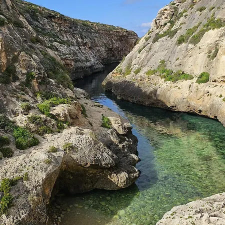 Soulnest Light Bedroom And Shared Bathroom Privatunterkunft Qbajjar