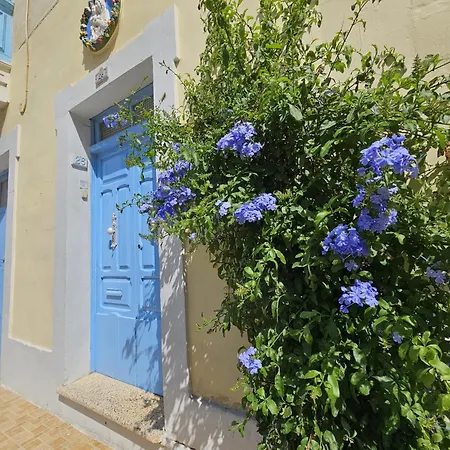 Privatunterkunft Soulnest Light Bedroom And Shared Bathroom Qbajjar