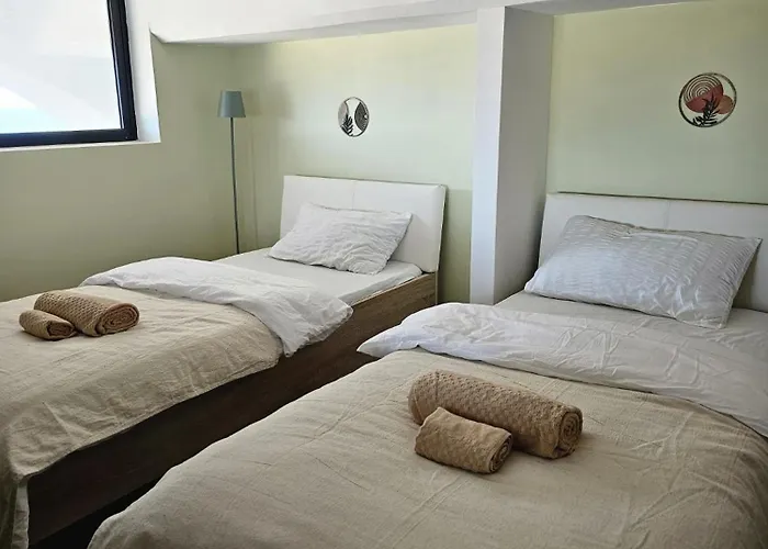 Soulnest Light Bedroom And Shared Bathroom Quarto em Acomodações Particulares