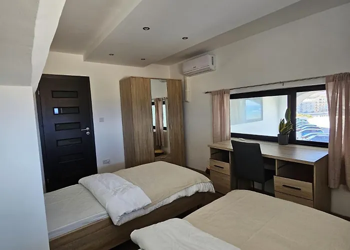 Soulnest Light Bedroom And Shared Bathroom *