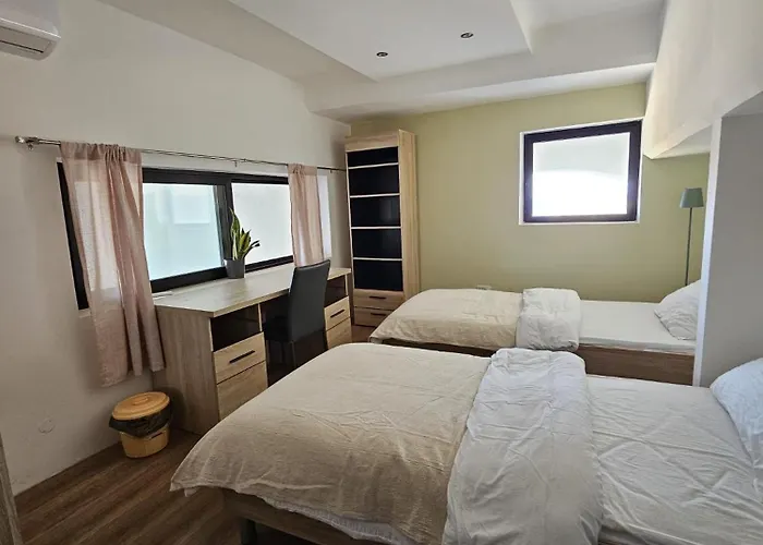 Δωμάτια σε οικογενειακή κατοικία Soulnest Light Bedroom And Shared Bathroom Qbajjar