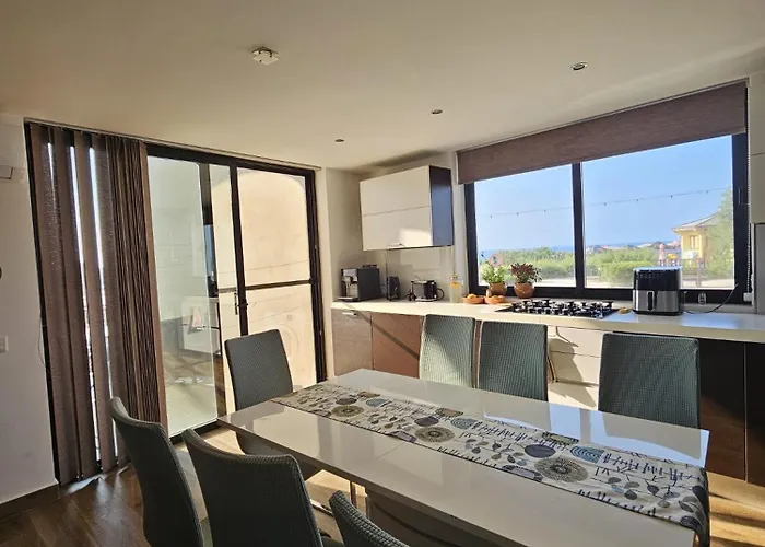 Soulnest Light Bedroom And Shared Bathroom *