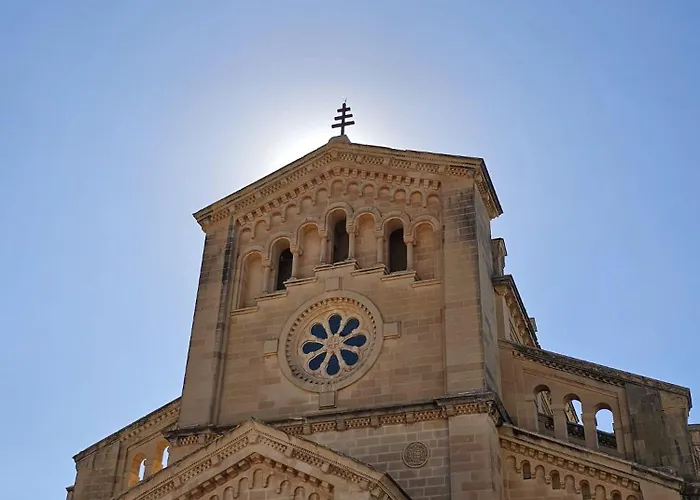 Soulnest Light Bedroom And Shared Bathroom