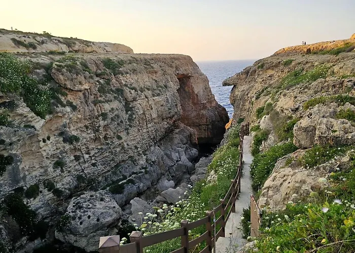 Soulnest Light Bedroom And Shared Bathroom Qbajjar